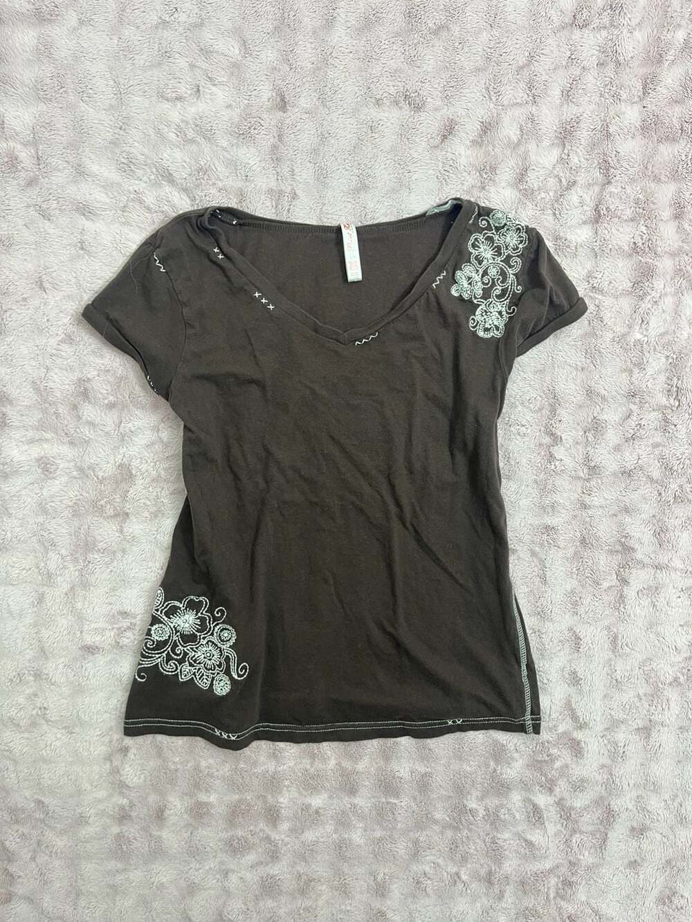 Point Zero Nicole Benisti Y2K Brown Floral Embroidered V-Neck T-Shirt